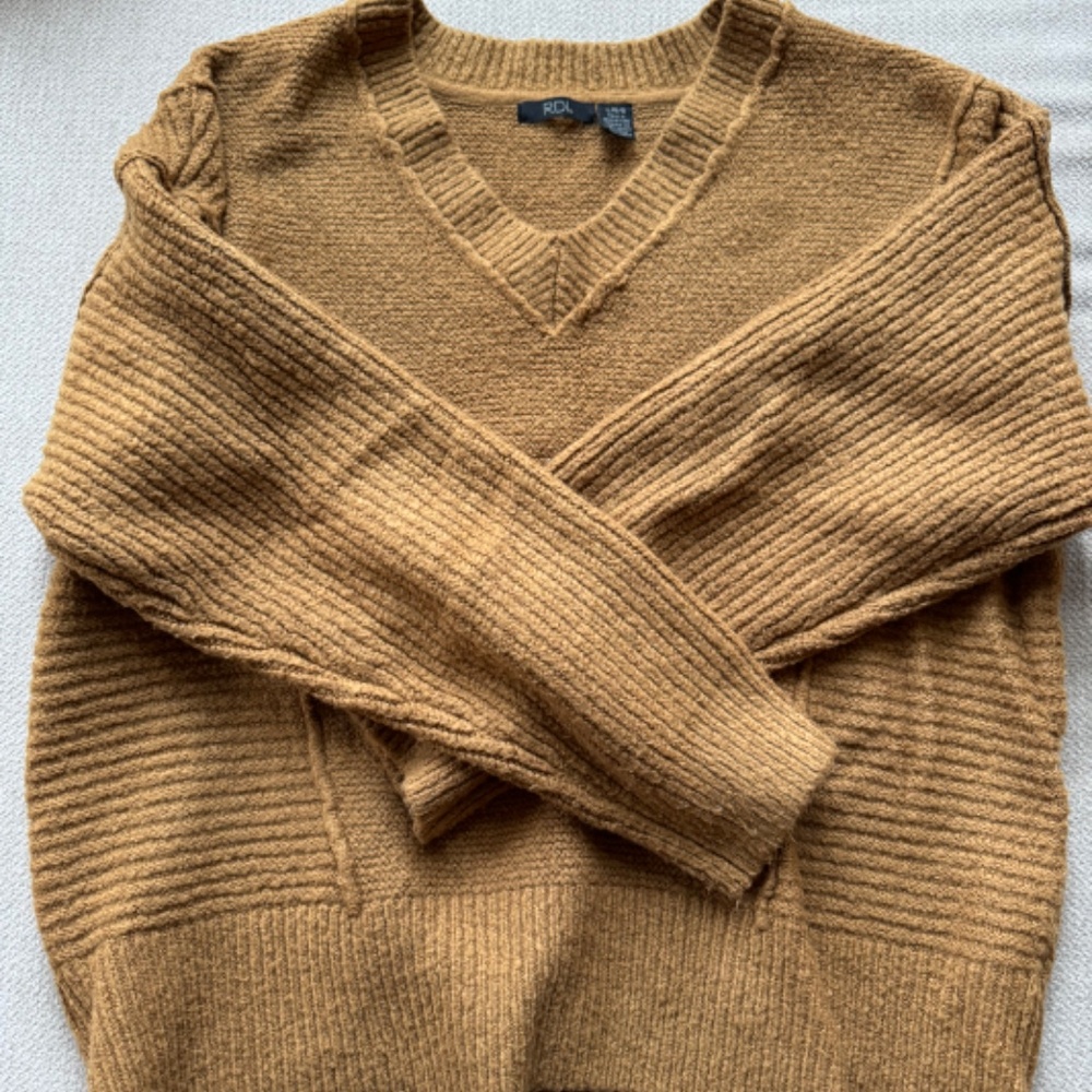 Barely used clothes - Picture 3 of 16